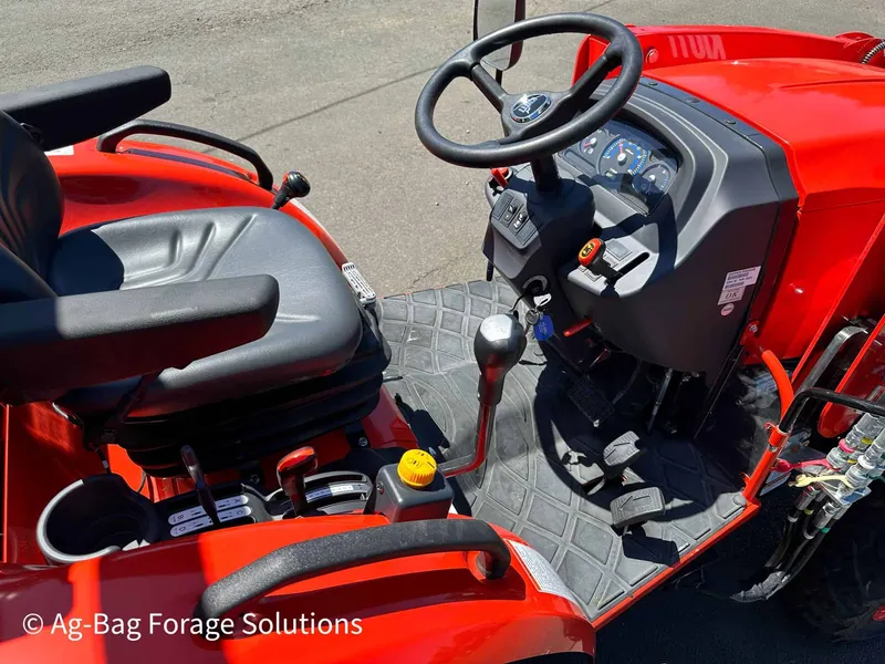 KIOTI CK3520SE HST detail view 3