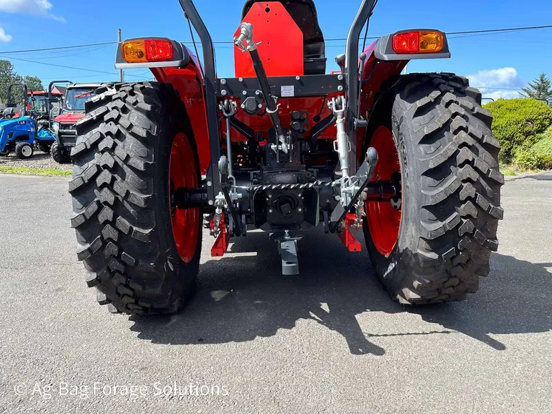 KIOTI DK4220SE HST detail view 5