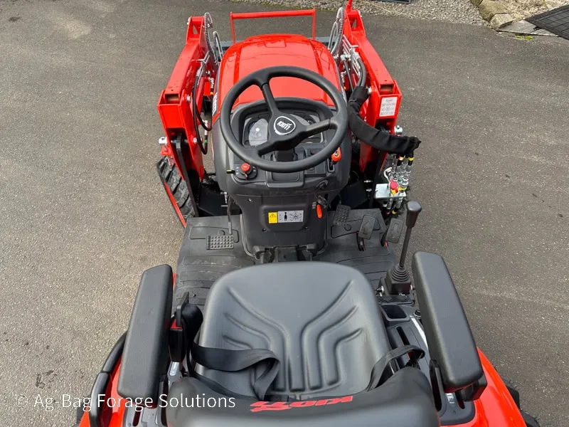 KIOTI CX2510HB detail view 3