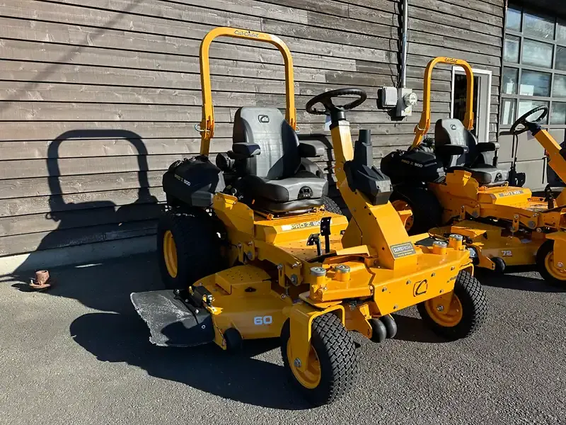 Cub Cadet Pro Z 960S detail view 2