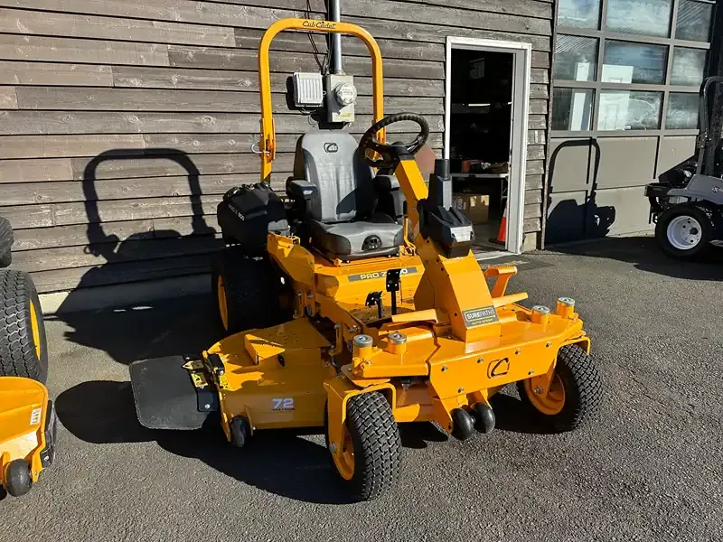 Cub Cadet Pro Z 972S detail view 2